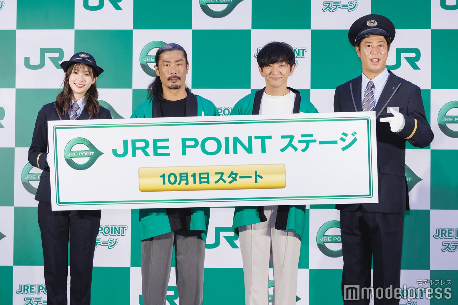 （左から）足立梨花、菅良太郎、向井慧、尾形貴弘（C）モデルプレス