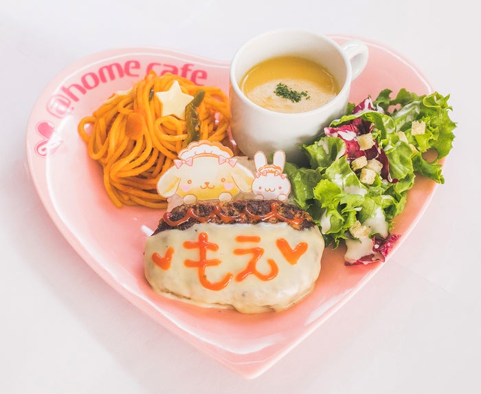 プリンとパウダーのなかよしハンバーグプレート¥1,300(C)1996,2019 SANRIO CO,LTD.APPROVAL NO.S600758