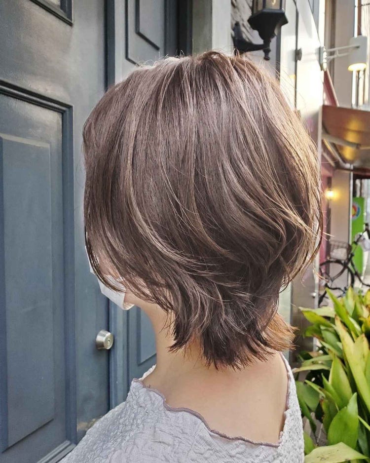 ウルフカット で顔周りスッキリ 年代問わず人気の髪型 モデルプレス ウルフカット で顔周りスッキリ 年代問わず人気の髪型 モデルプレス