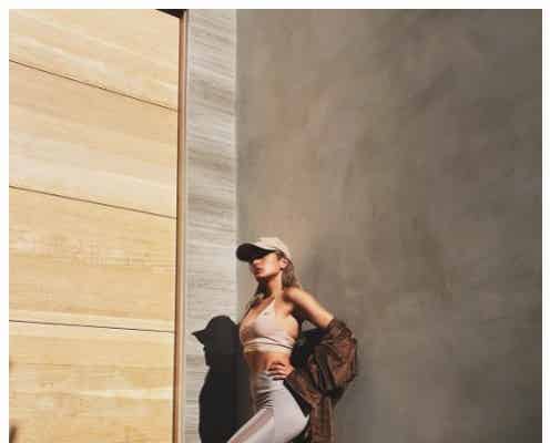 ローラの抜群スタイルにうっとり くびれはっきり美ボディに絶賛の声