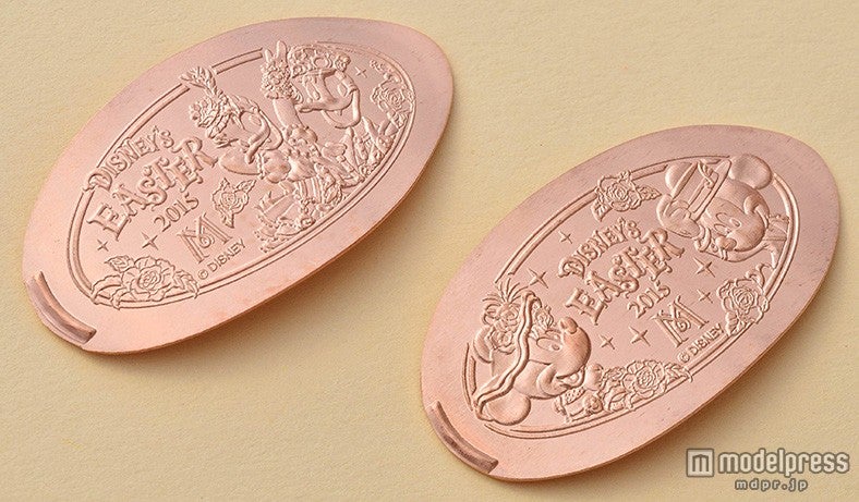 ディズニーシー・ホテルミラコスタ期間限定デザインのスーベニアメダル／（C）Disney