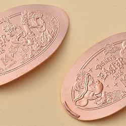 ディズニーシー・ホテルミラコスタ期間限定デザインのスーベニアメダル／（C）Disney