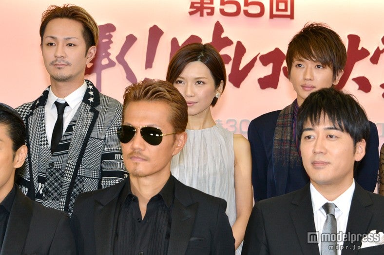 「第55回　輝く！日本レコード大賞」記者会見に出席した（後列左より）浦田直也、宇野実彩子、西島隆弘