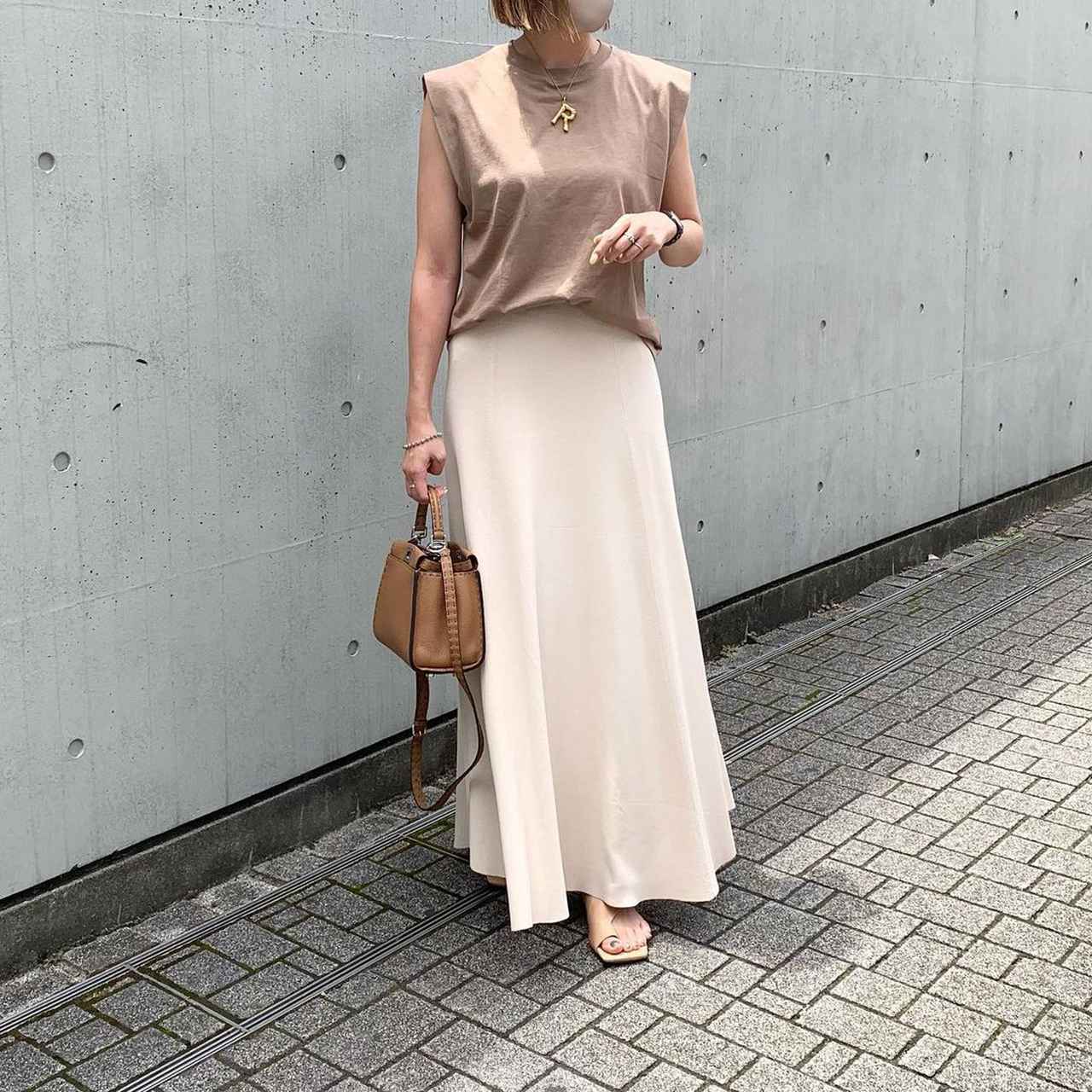 落ち着いた女性が選ぶ Zara 夏を制するしっとりスタイル モデルプレス