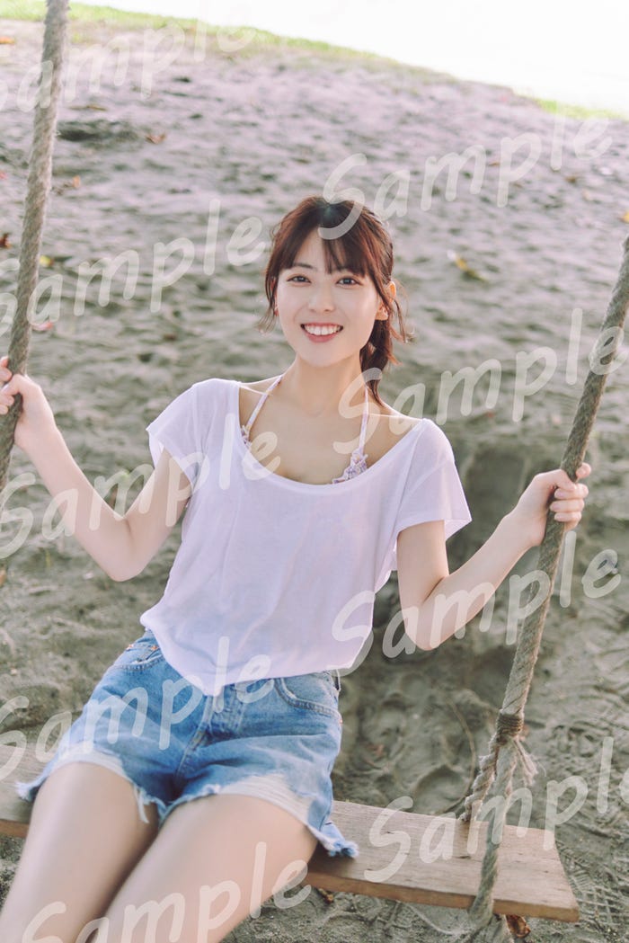 岩本蓮加1st写真集「いたずらな風」HMV版特典ポスター/撮影:SAKAI DE JUN