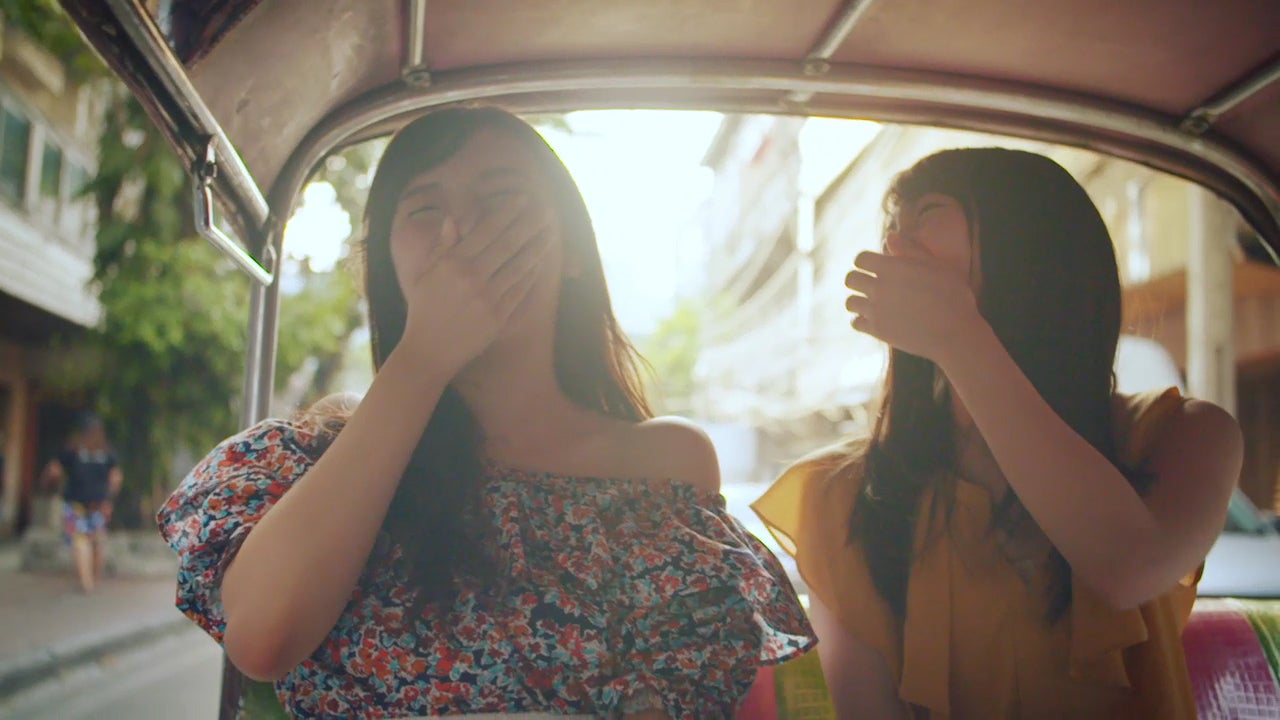 新内眞衣、齋藤飛鳥／バンコク（提供画像）