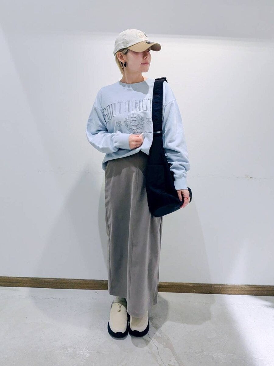 2026春グローバルワーク大人女性おすすめピグメント刺繍ロゴプルオーバー