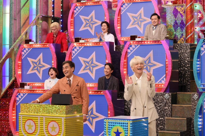 (後列左から)カズレーザー、名取裕子、有田哲平(中列左から)松丸友紀、眞島秀和(前列左から)石原良純、篠塚大輝(C)テレビ朝日