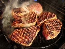 ナイトサファリレストラン／画像提供：helo Inc.