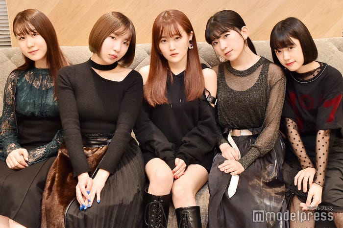 リトグリ(左から)かれん、MAYU、芹奈、manaka、アサヒ(C)モデルプレス