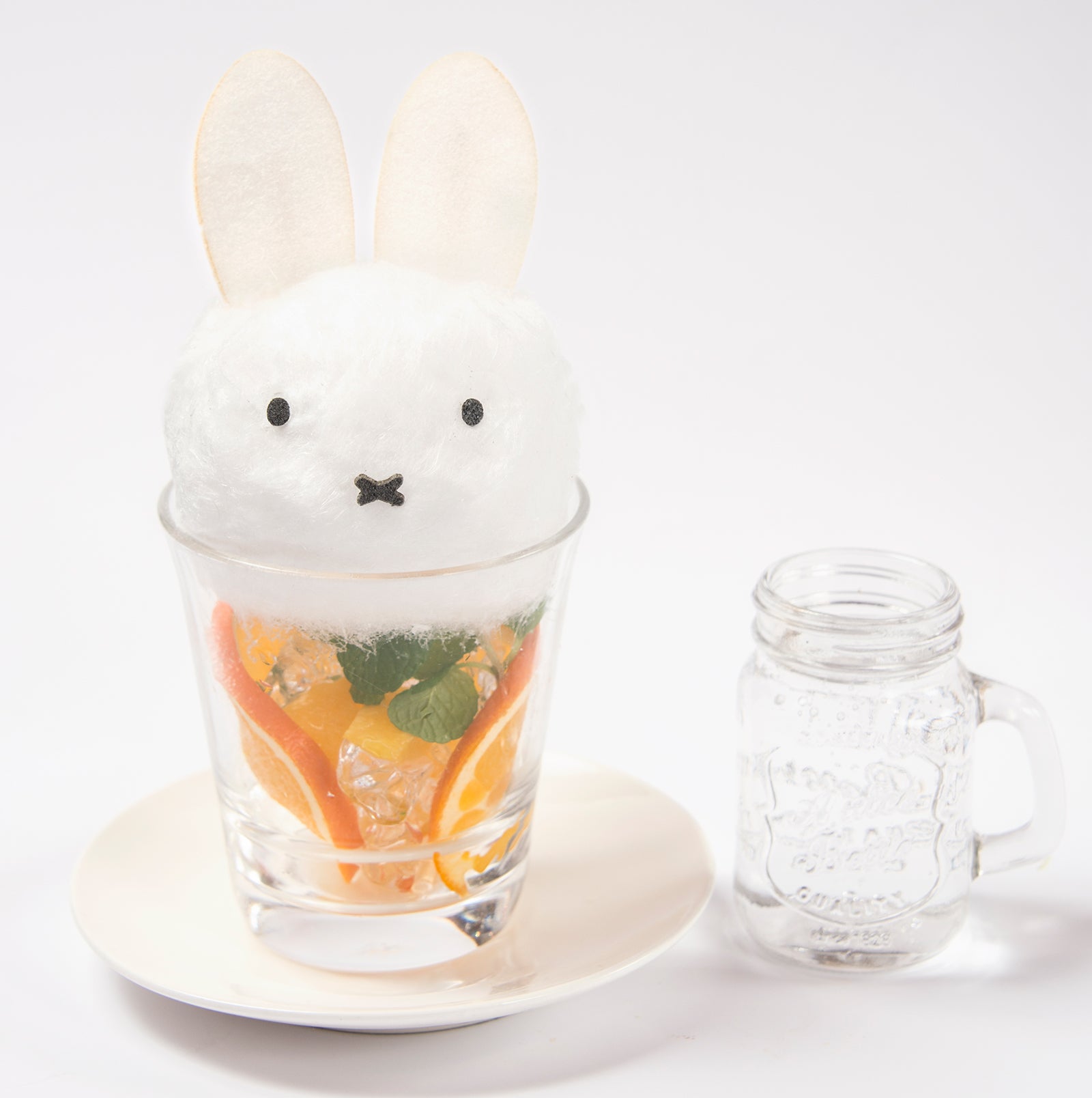 「ふわふわミッフィーの綿菓子ソーダ」￥880／画像提供：パルコ