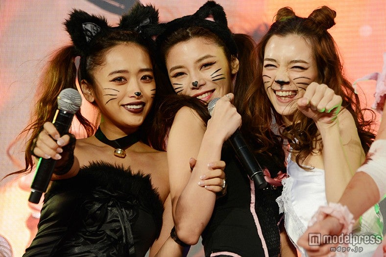 島袋聖南＆近藤千尋＆初音、エロカワ猫娘でSEXYに魅了　セルフ仮装で観客沸かす＜T-SPOOK×TGC＞