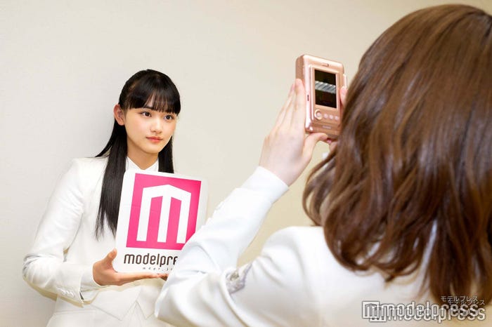 個人チェキはメンバー同士で撮影 (C)モデルプレス