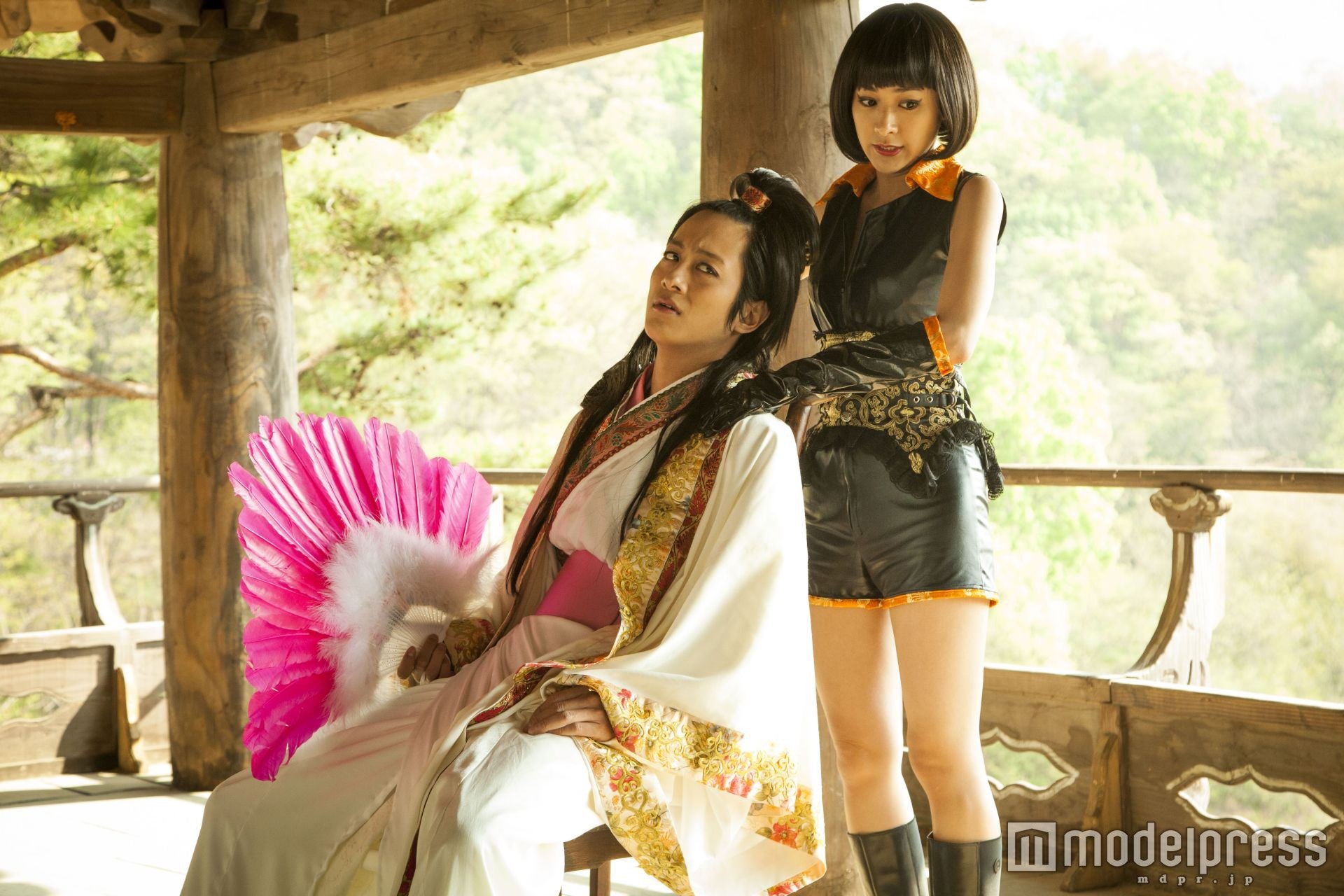 溝端淳平（左）／（C）漫☆画太郎／集英社・「珍遊記」製作委員会