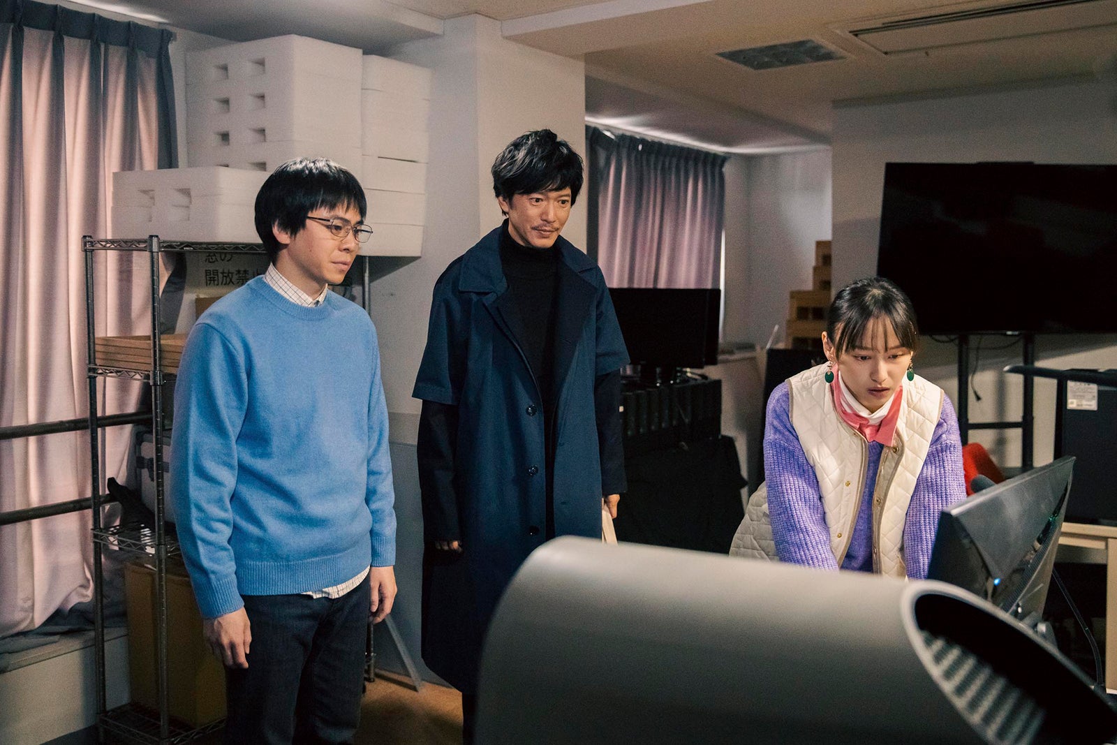 長岩健人、田辺誠一、影山優佳「ハコビヤ」第3話より（C）「ハコビヤ」製作委員会