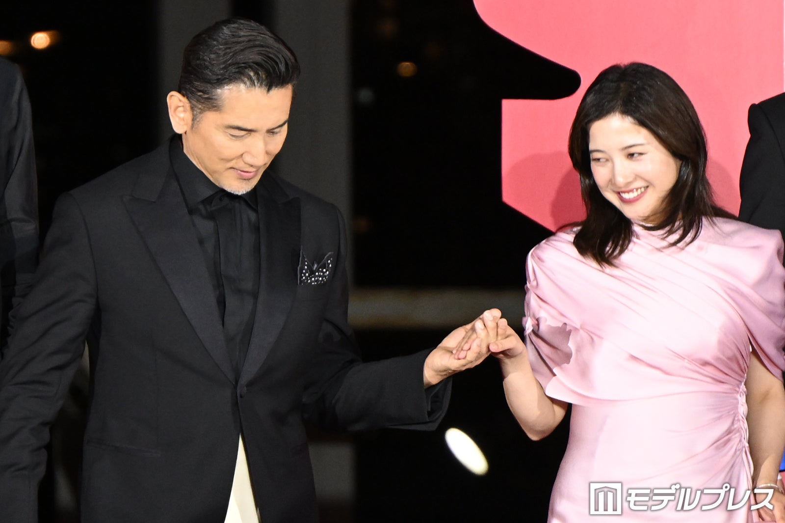 本木雅弘、吉高由里子（C）モデルプレス