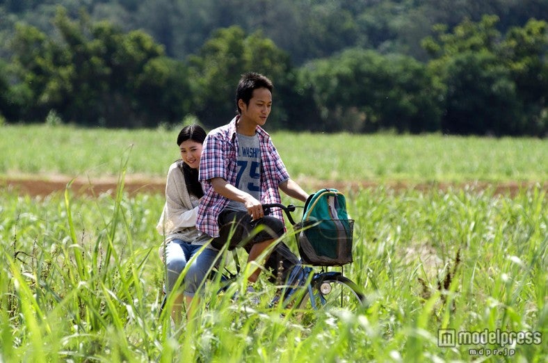 三吉彩花／場面カット（C）2012「旅立ちの島唄～十五の春～」製作委員会
