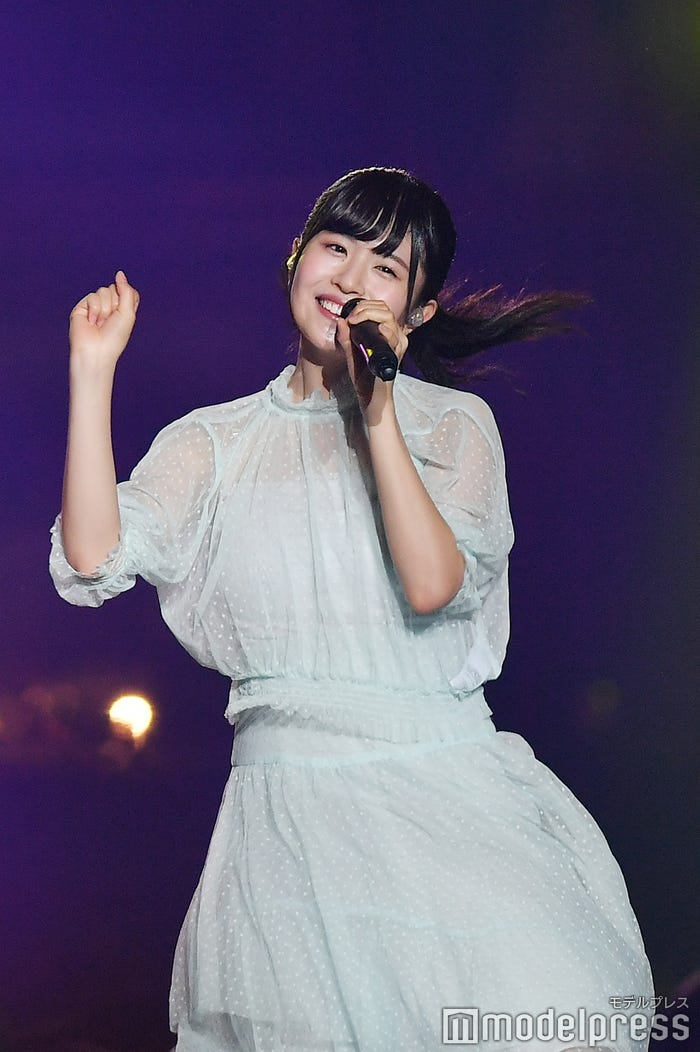 ロングヘアの松田好花(C)モデルプレス