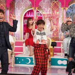 （左から）上田晋也、野口みずき、信子（C）日本テレビ