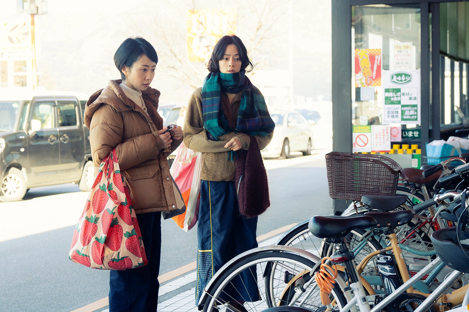 木南晴夏、市川実日子「ホットスポット」第4話（C）日本テレビ