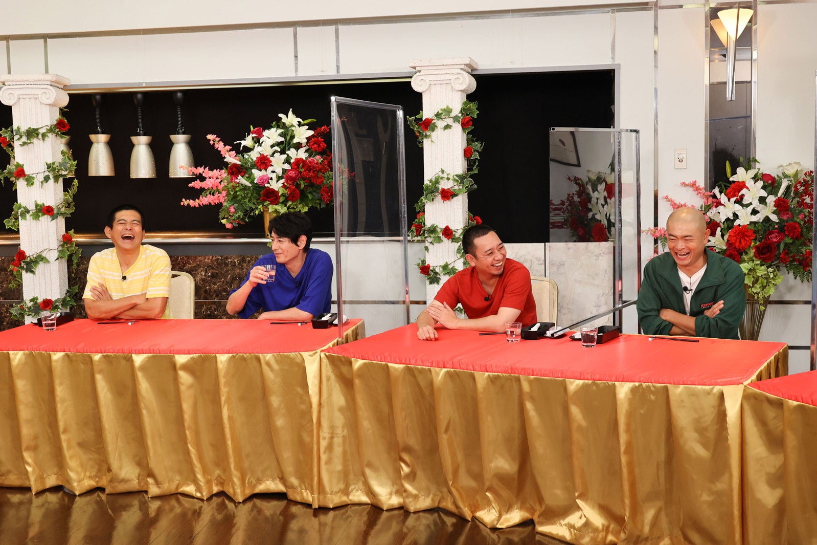 （左から）博多華丸、博多大吉、大悟、あばれる君 （C）カンテレ