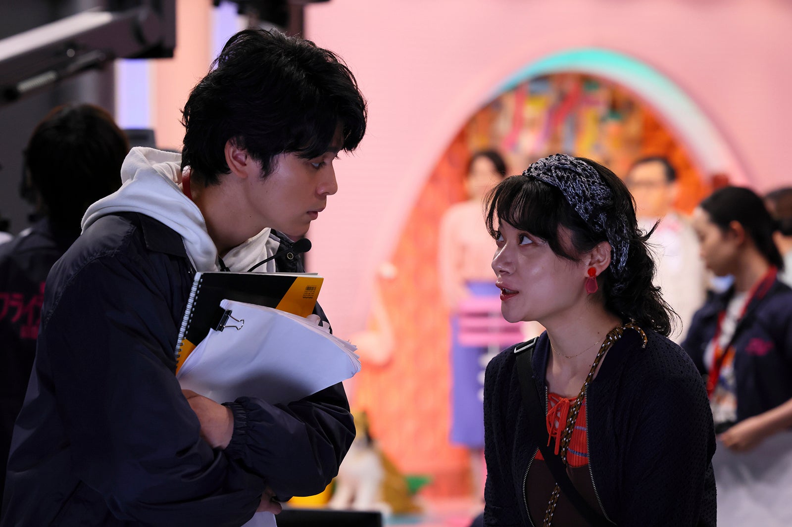 眞栄田郷敦、三浦透子「エルピス―希望、あるいは災い―」第1話より（C）カンテレ