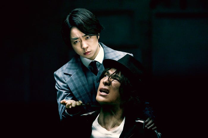櫻井翔、江口洋介(C)2023 映画「ネメシス」製作委員会