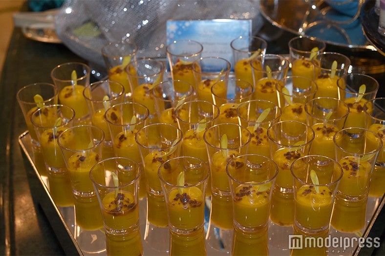 イエローベルペッパーのムース（C）モデルプレス