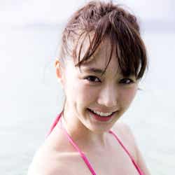 鈴木友菜/写真集「ユウナ」(ワニブックス)より/撮影:唐木貴央