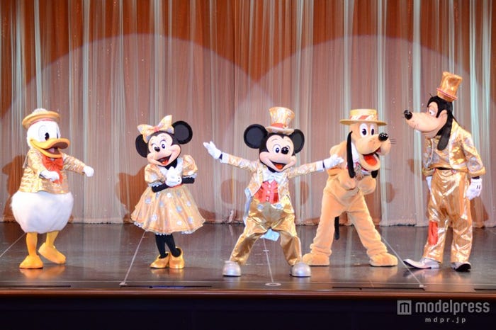 ステージに現れたキャラクターたち/謎解きプログラム