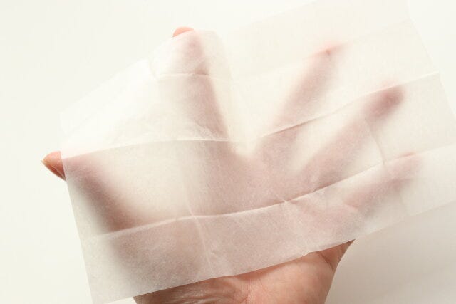 モニタークリーニングティッシュ（16枚）　サイズ感