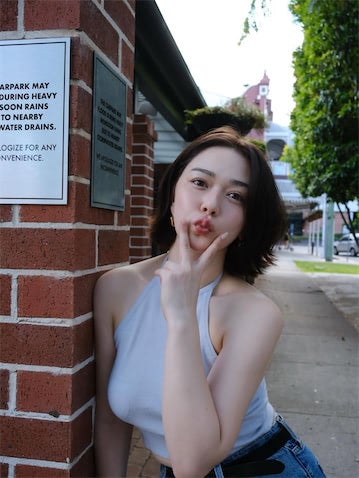 村重杏奈「ダイナマイトセクシーって呼ばれる」艶気ダダもれ肌見せコーデを披露