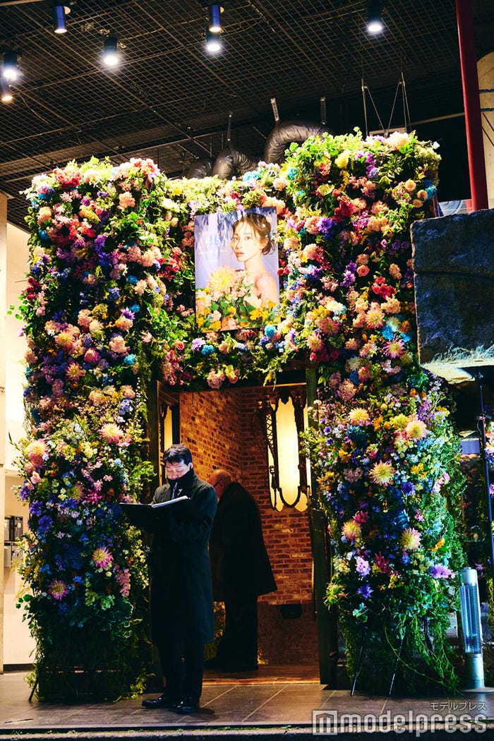 テーマは「お花畑や森の中にいるような世界」(C)モデルプレス