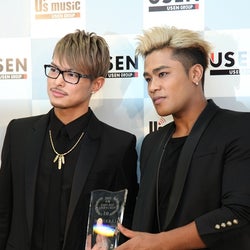 三代目JSB・今市隆二とELLYが表彰式に登場!2015年、全国の街で最も流れた曲は「R.Y.U.S.E.I.」