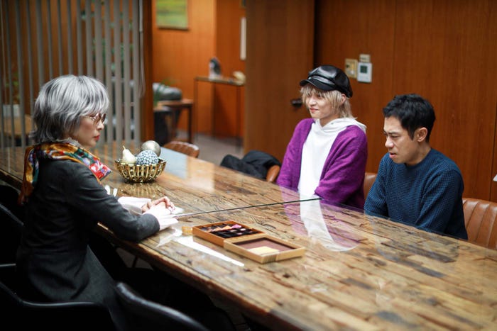 佐藤大樹、伊藤淳史「離婚しない男―サレ夫と悪嫁の騙し愛―」第3話より(C)テレビ朝日