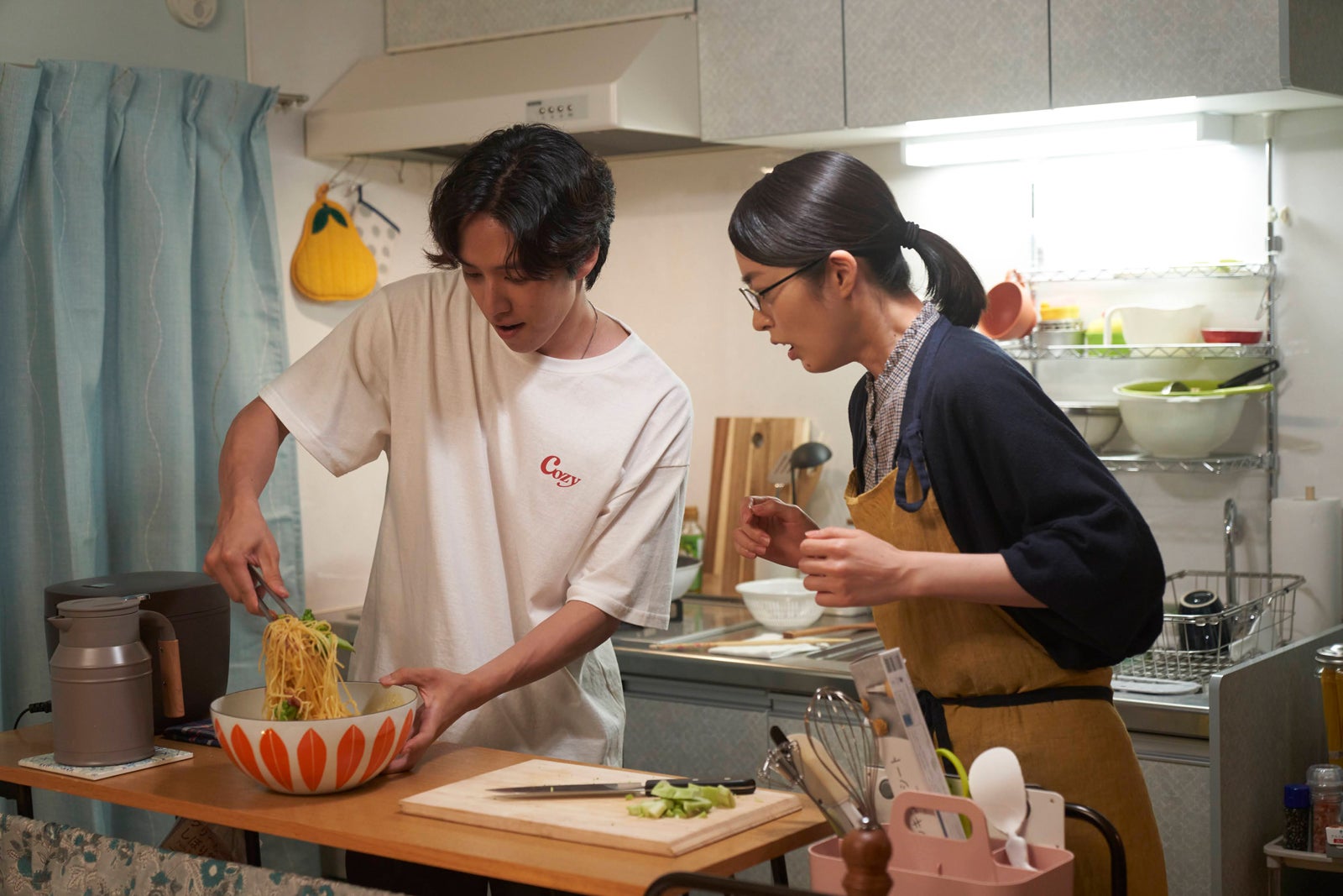 坂東龍汰、朝倉あき「きのう何食べた？ season2」第4話より（C）「きのう何食べた？ season2」製作委員会（C）よしながふみ／講談社