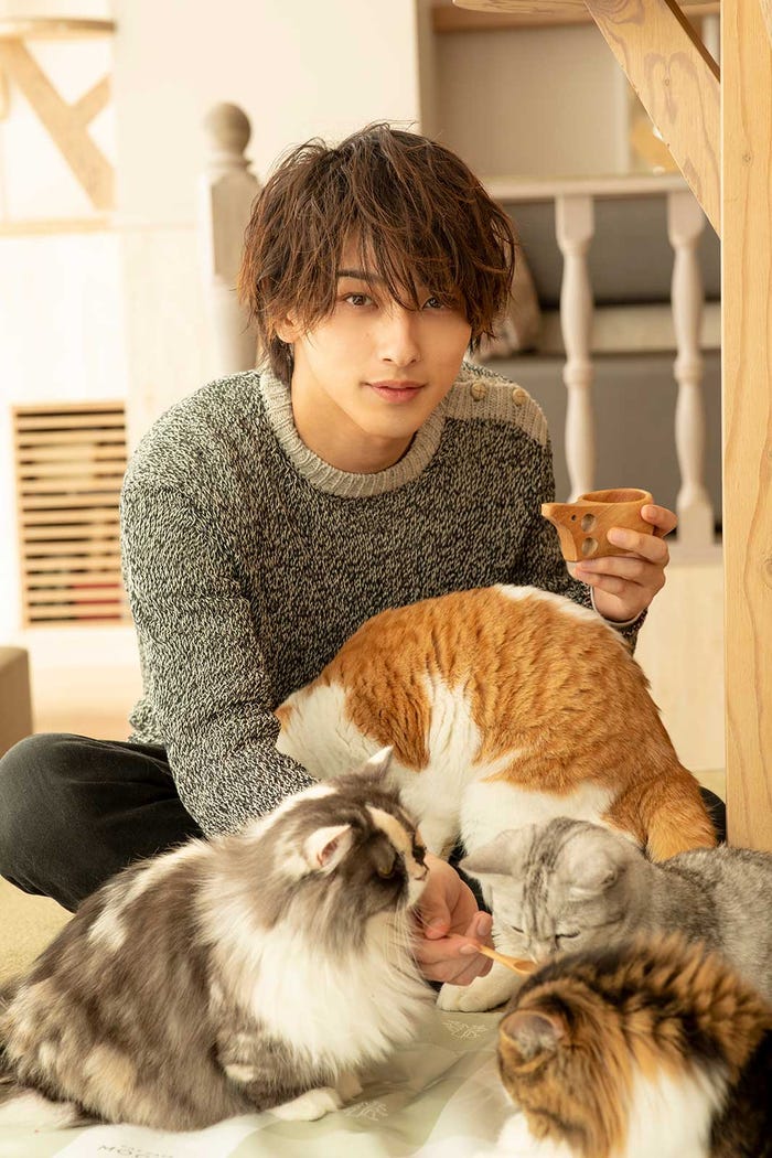 横浜流星パーソナルブック「流々自適」より (C)KADOKAWA