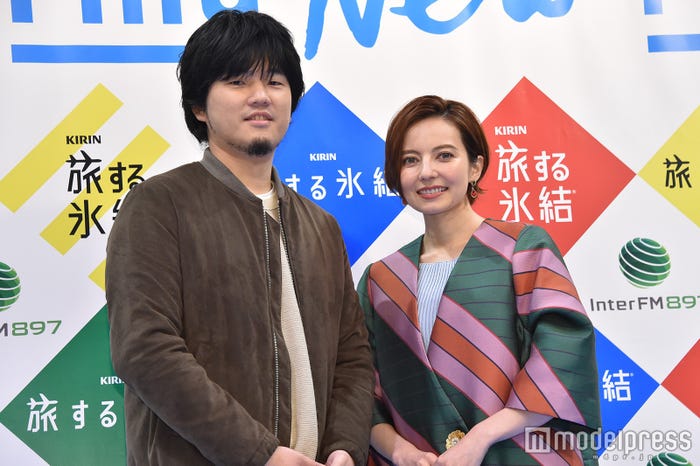 秦基博、ベッキー(C)モデルプレス