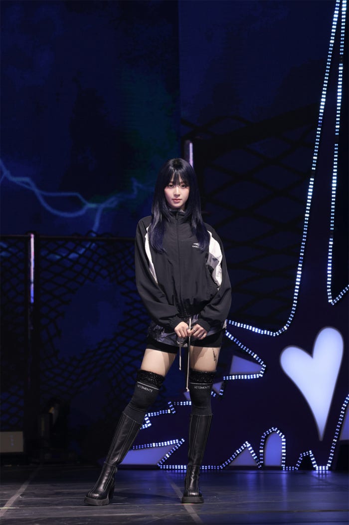 HUH YUNJIN(P)&(C) SOURCE MUSIC