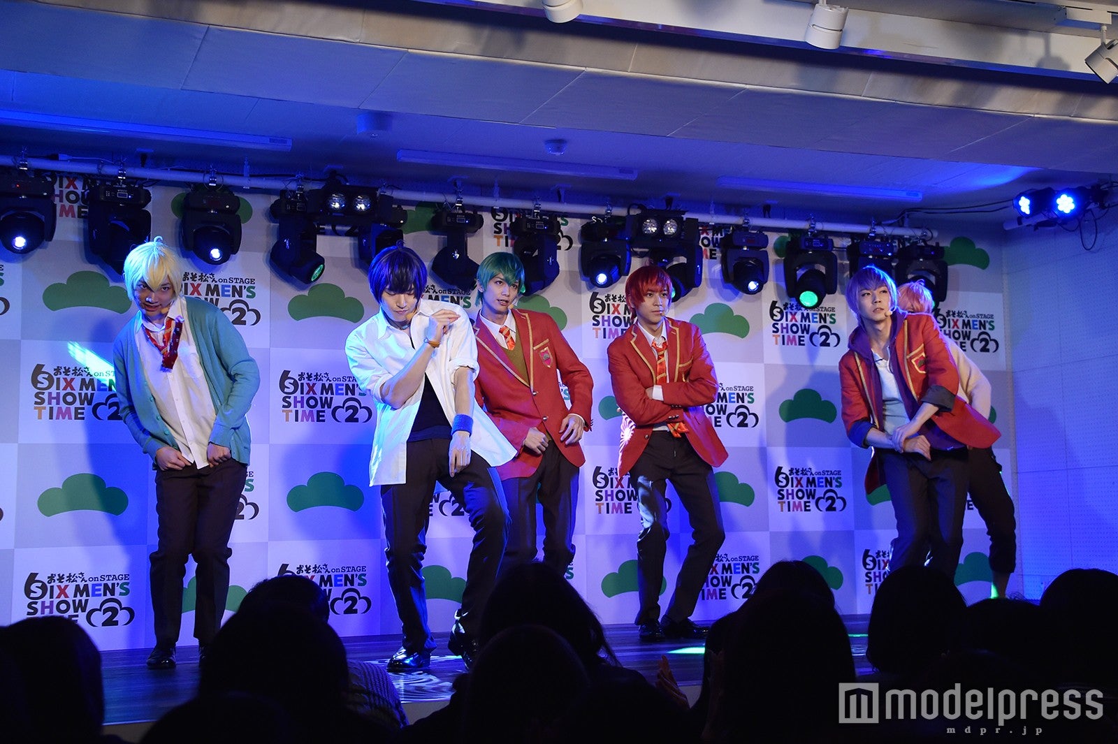 F6ライブパフォーマンスの模様（C）モデルプレス