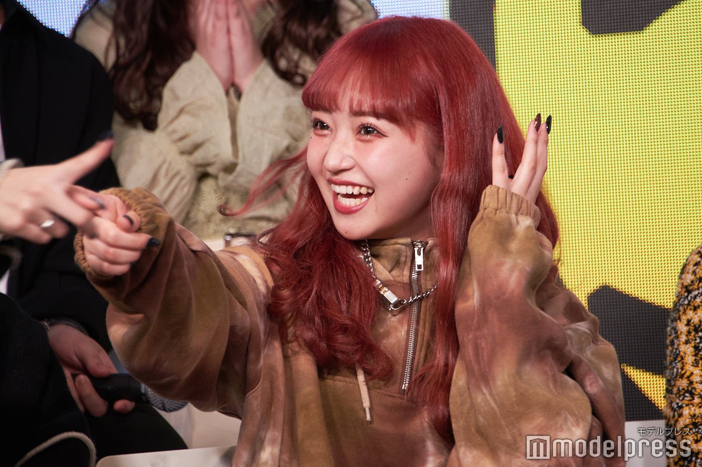 CONOMI「カメラこれ?」 (C)モデルプレス