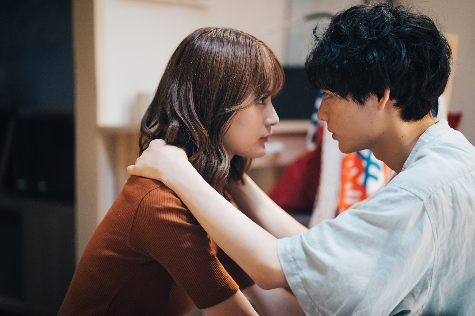 織田奈那、川合ルイ「「恋愛ドラマな恋がしたい～Kissing the tears away～」第1話（C）AbemaTV, Inc.