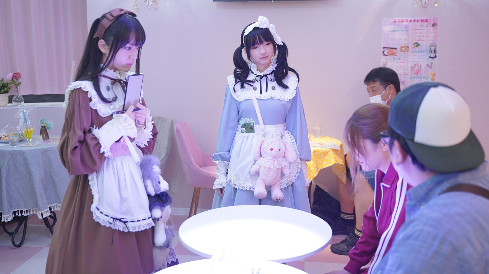 伊礼姫奈、和田美羽、松村沙友理、ジャンボたかお／「推しが武道館いってくれたら死ぬ」第7話より （C）A／T，O・A