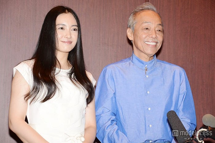 (左から)仲間由紀恵、谷村新司