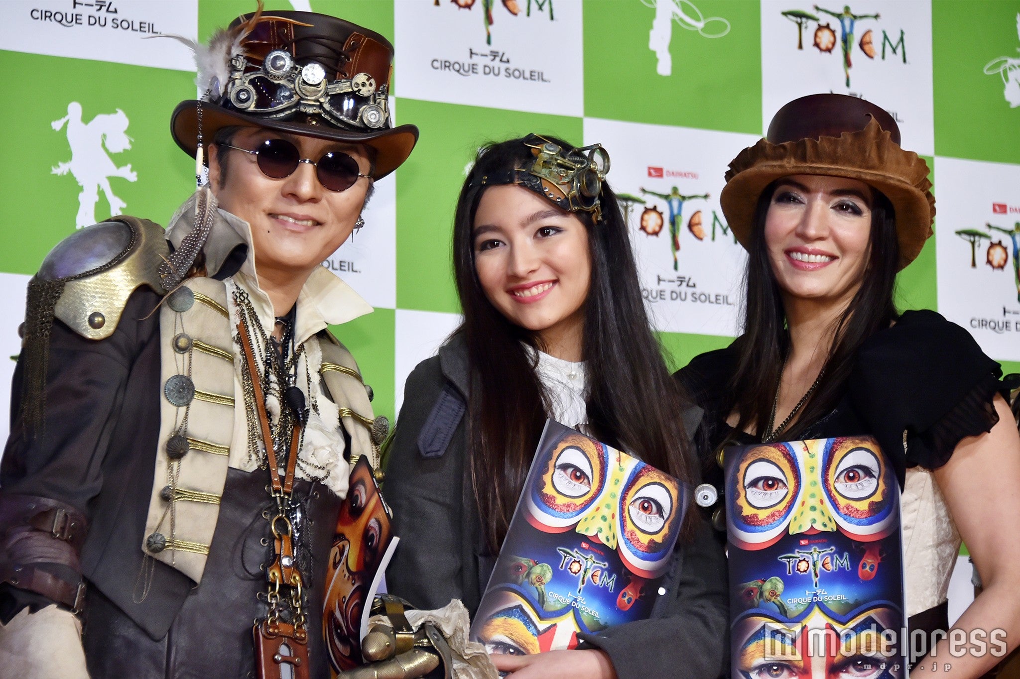 石井竜也と家族（C）モデルプレス