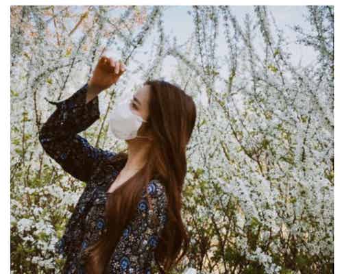 NiziUマヤの手繋ぎショット 「誰と?」ファンの予想広がる