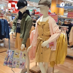 イオンリテール、小学校高学年の女児向けおしゃれ通学着を発売