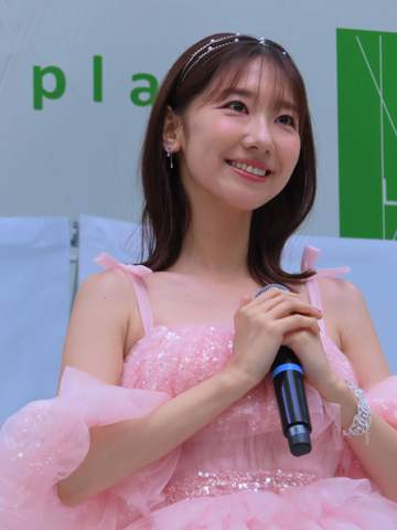柏木由紀が新曲発売記念ミニライブ開催 「柏木由紀ってバラエティーだけじゃないんだと、歌を聞いていただけたら」