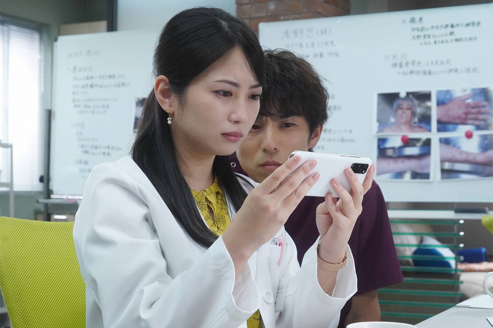 志田未来、中尾明慶「監察医 朝顔」第8話より（C）フジテレビ