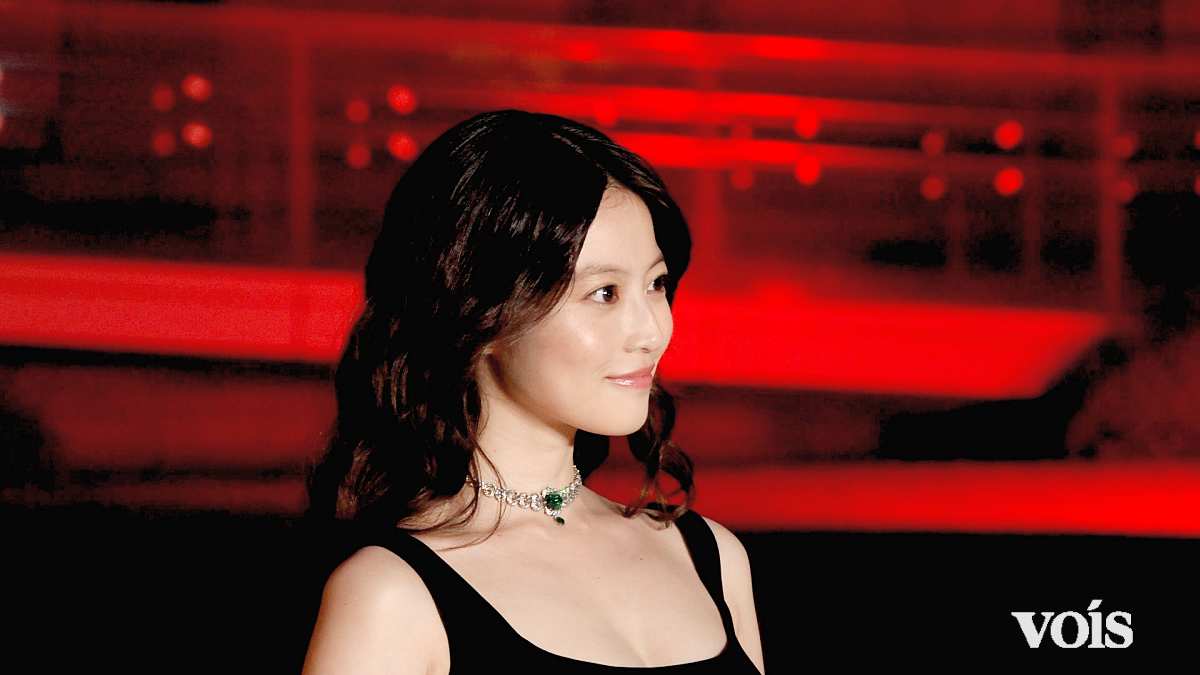 今田美桜、美デコルテ光るオールブラックのドレス姿 首元に輝くエメラルドのジュエリーに「少し緊張」